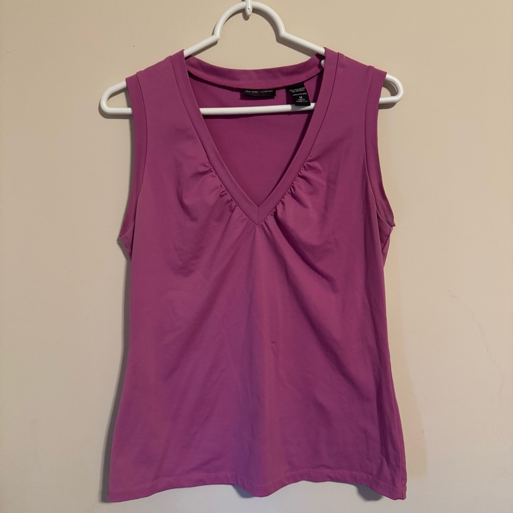 New York and Company pink V-neck tank top sleeveless- size‎ medium